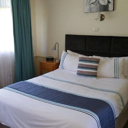 Kaniva Midway Motel Bagian luar foto