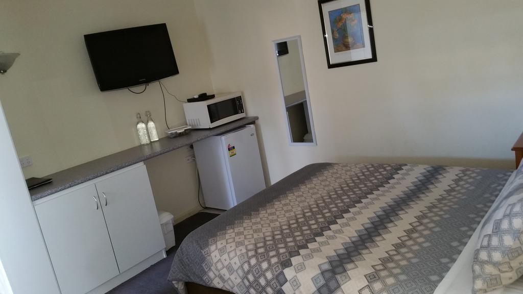 Kaniva Midway Motel Bagian luar foto