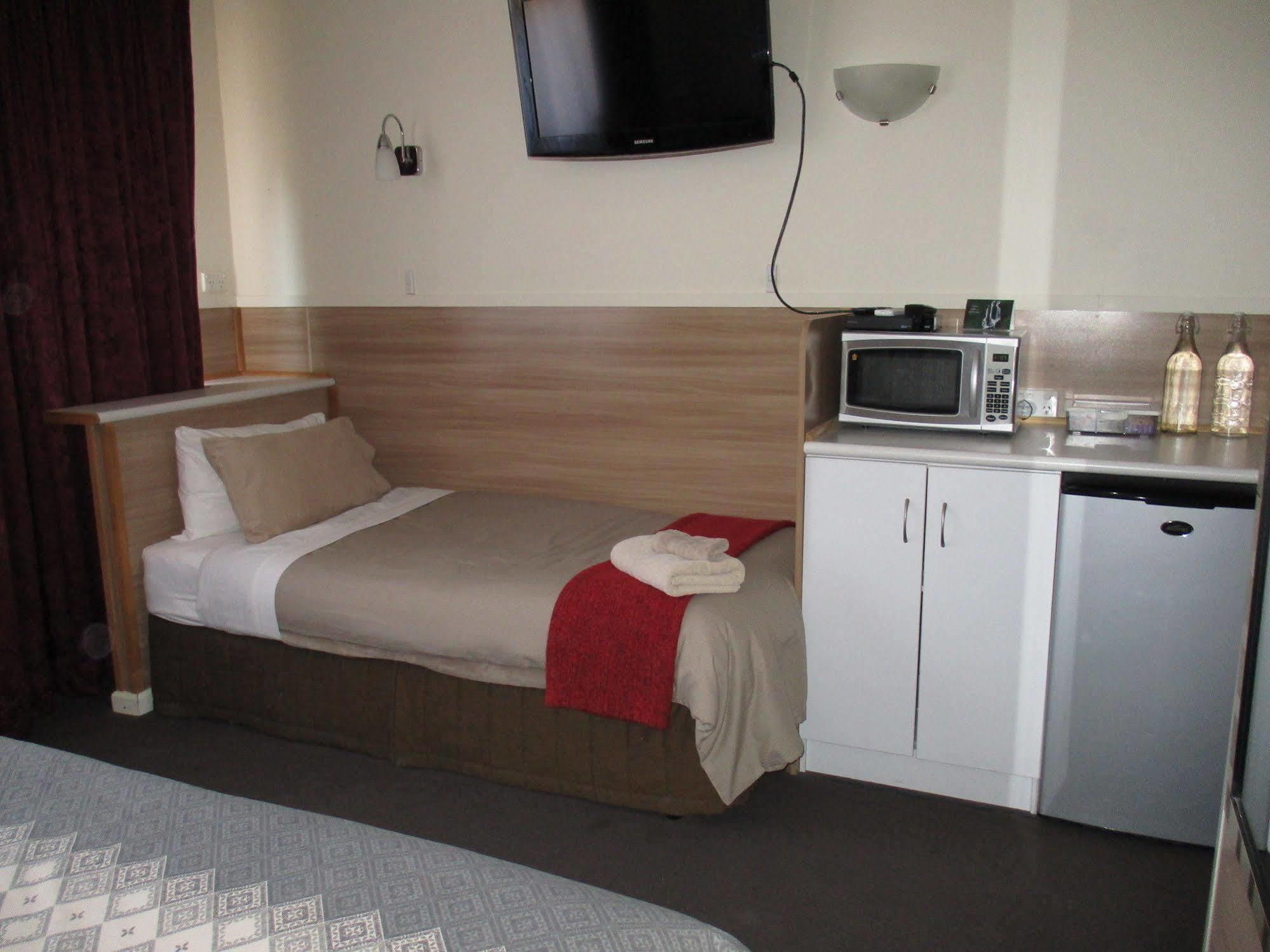 Kaniva Midway Motel Bagian luar foto