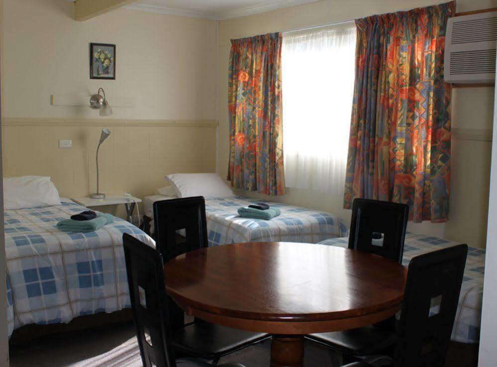 Kaniva Midway Motel Bagian luar foto