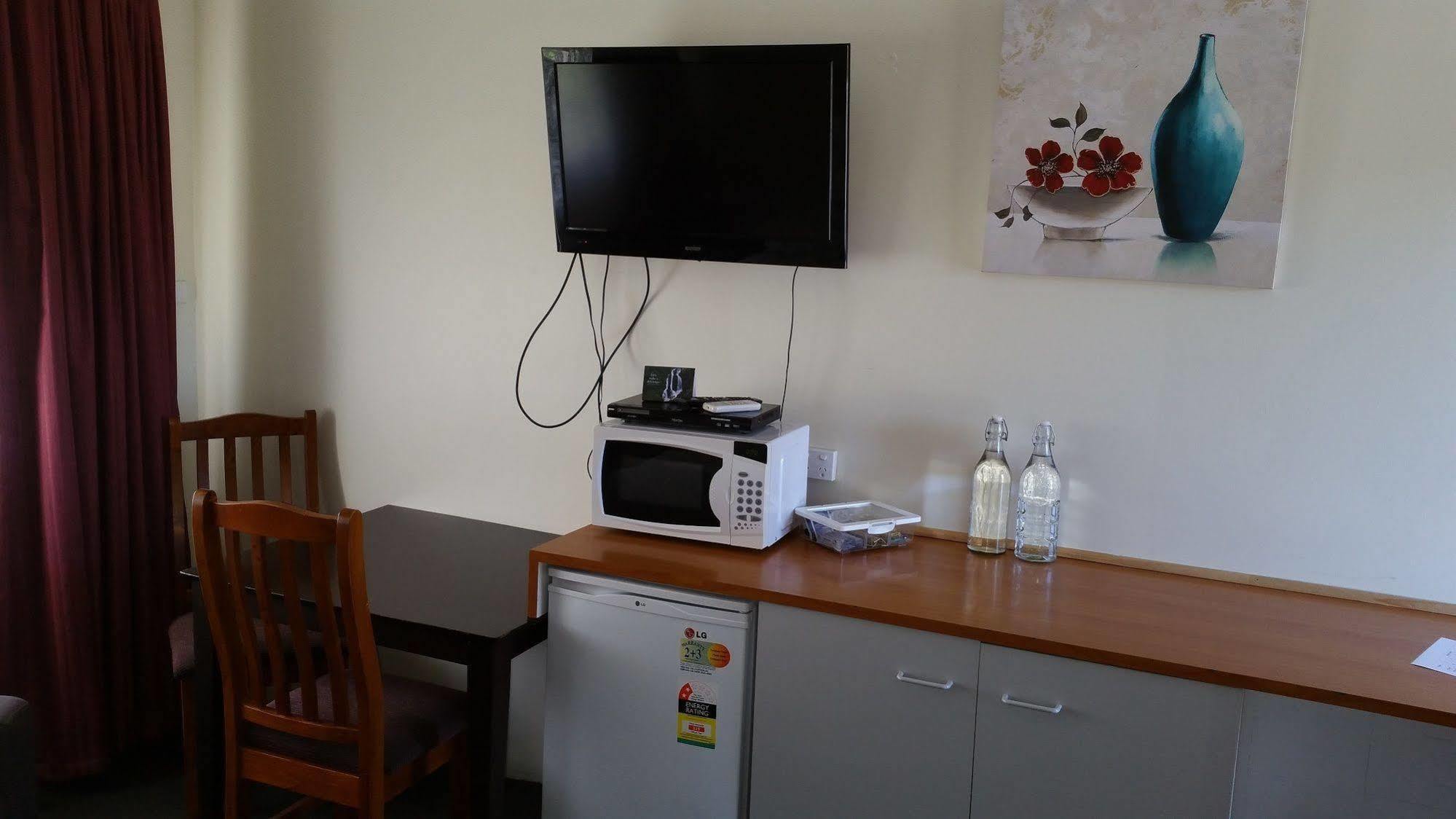 Kaniva Midway Motel Bagian luar foto