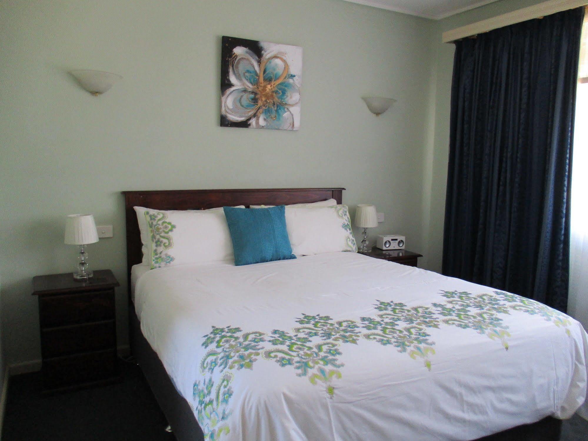 Kaniva Midway Motel Bagian luar foto